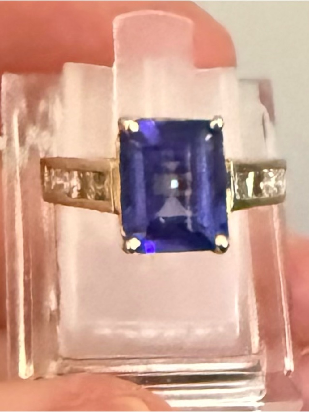 Estate tanzanite Stone 14k Gold Ring. Beautiful